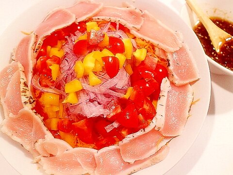 鶏のたたきとカラフル野菜の韓国風サラダ